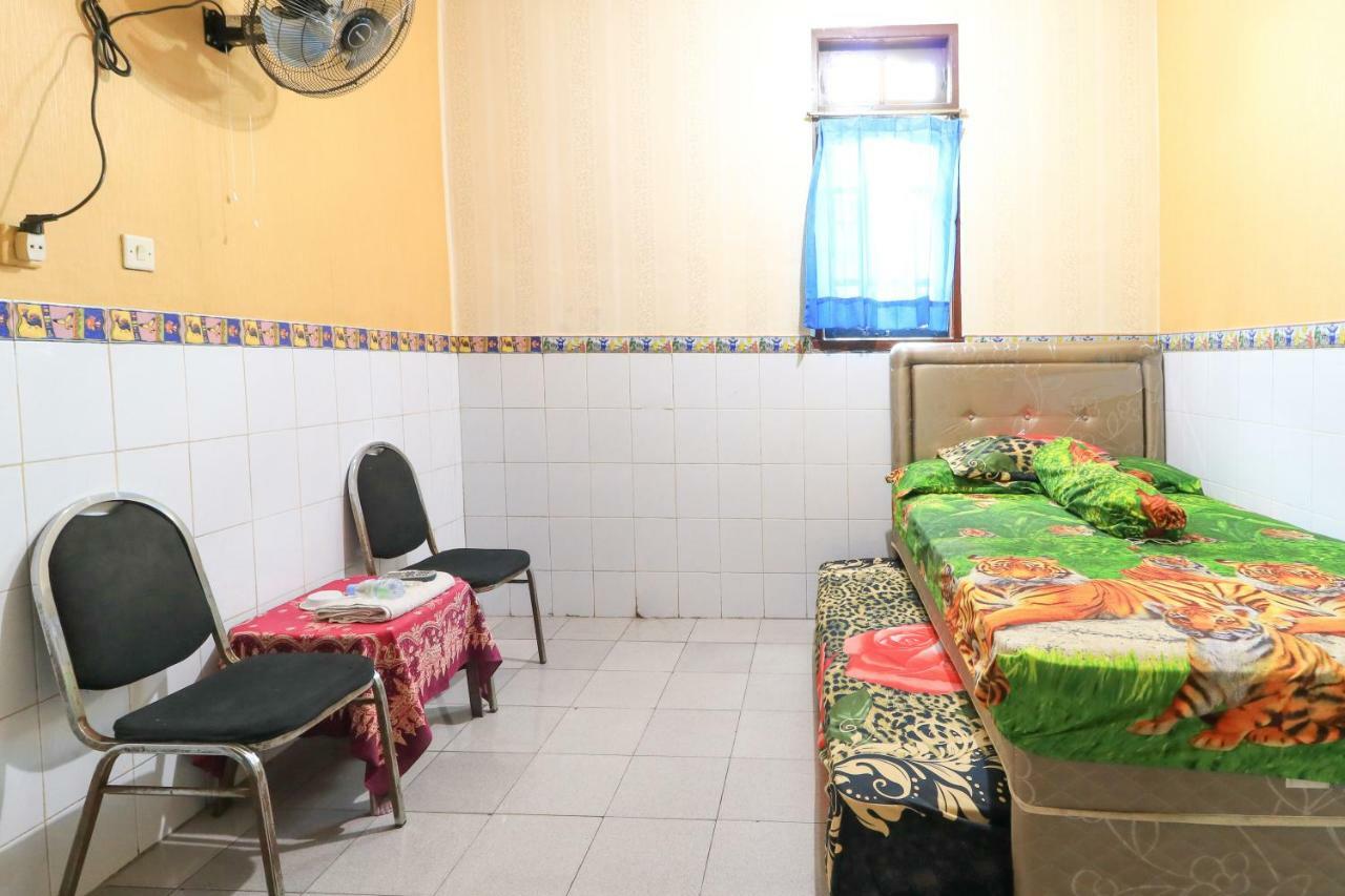 Dharmawati Homestay Syariah At Terminal Purabaya Waru Exterior foto
