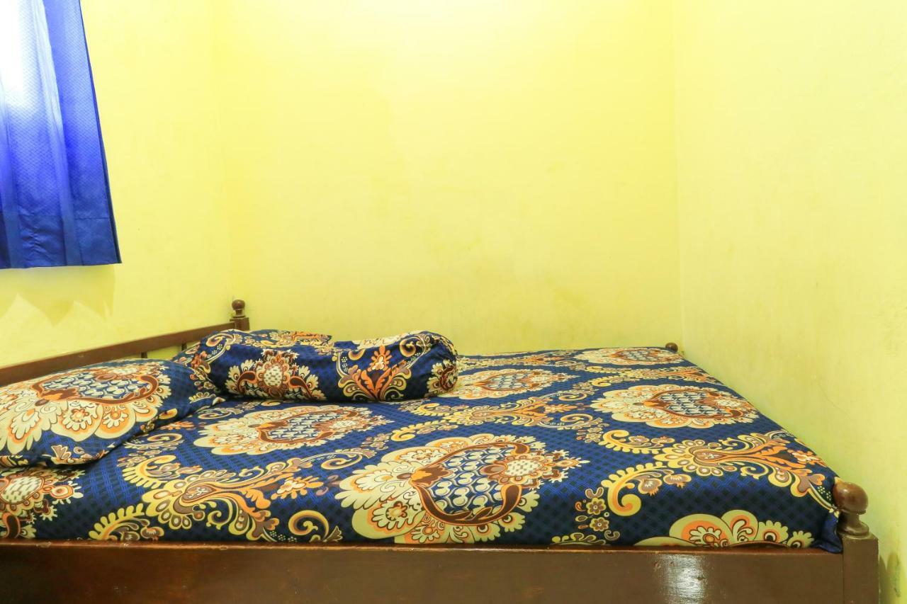 Dharmawati Homestay Syariah At Terminal Purabaya Waru Exterior foto
