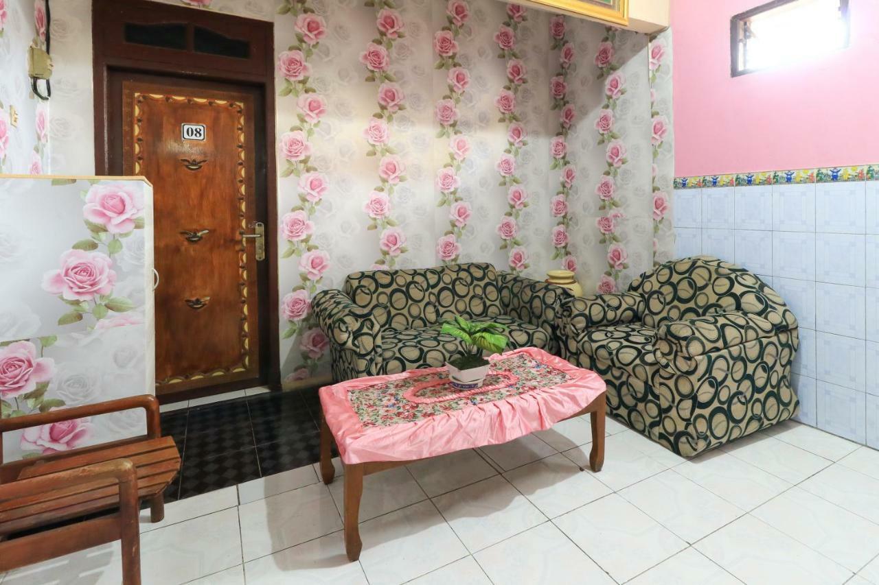 Dharmawati Homestay Syariah At Terminal Purabaya Waru Exterior foto