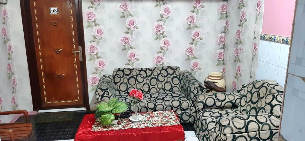 Dharmawati Homestay Syariah At Terminal Purabaya Waru Exterior foto